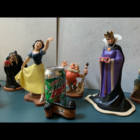 WDCC Snow White and The Seven Dwarfs - Picture 11 of 15